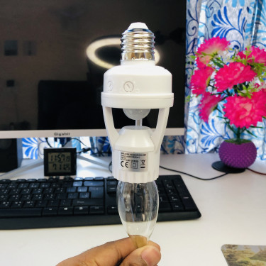 Picture of Motion Sensor Bulb Holder Integrated PIR 360 Degrees Intelligent Induction Motion Sensor Lamp Socket (White)