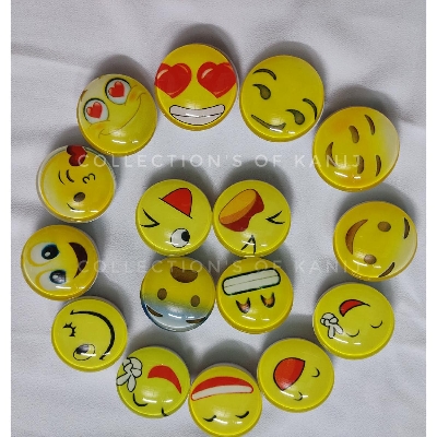 Picture of 1 Pieac Round Marvel Yellow Emoji Pop Up Socket For Mobile
