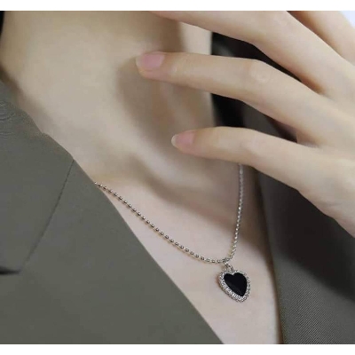 Picture of Black Love Heart Pendent Necklace Women Clavicle Chain Personality Retro Cool Jewelry