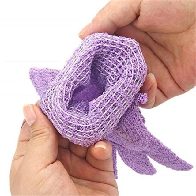 Picture of 1 Pair Rubbing a bath towel to remove the body barges