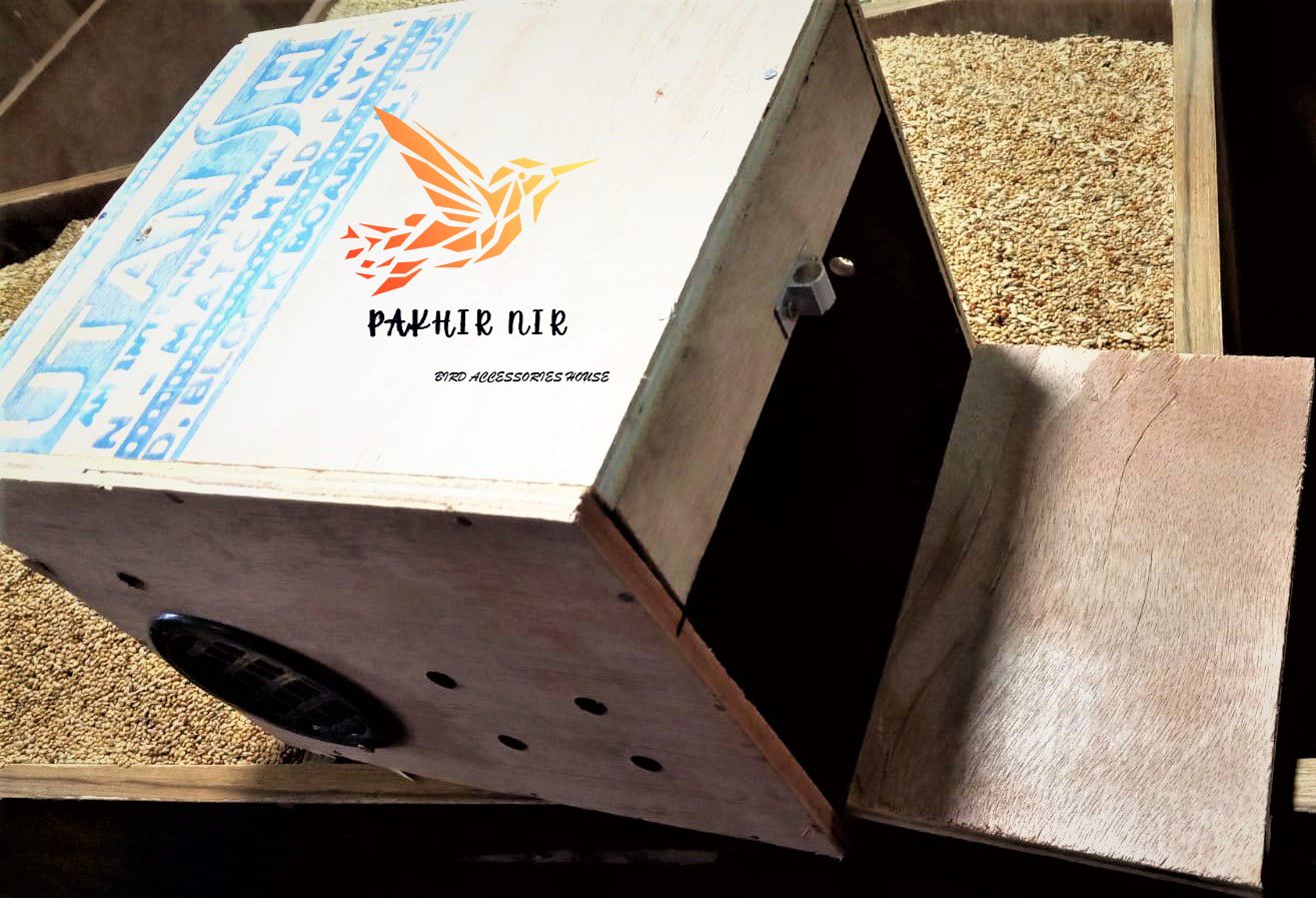 Picture of Breeding Box for cockatiel bird with tray