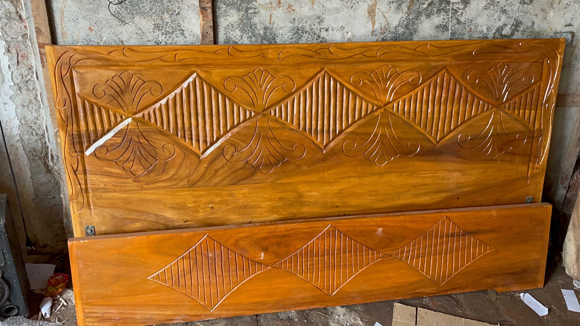 Picture of Bed khat solid wood king size 72 inc by 81 inc - Brown - King