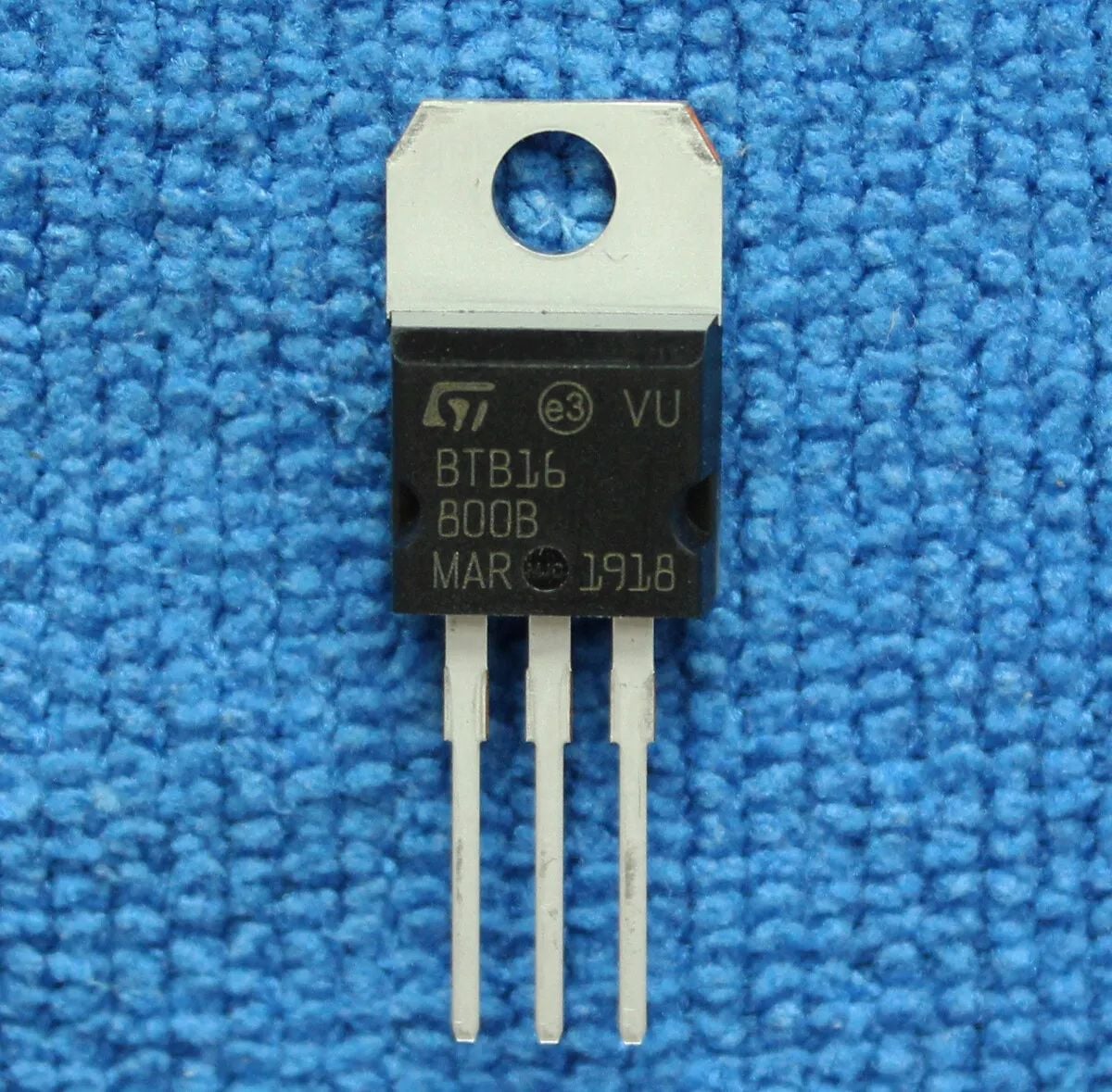 Picture of 3pcs BTB16-800 TO-220 Triac 2 Pcs 800V 16A AC Voltage Regulator For AC Switching Infrared Cooker Fan Regulator Light Dimmer Black