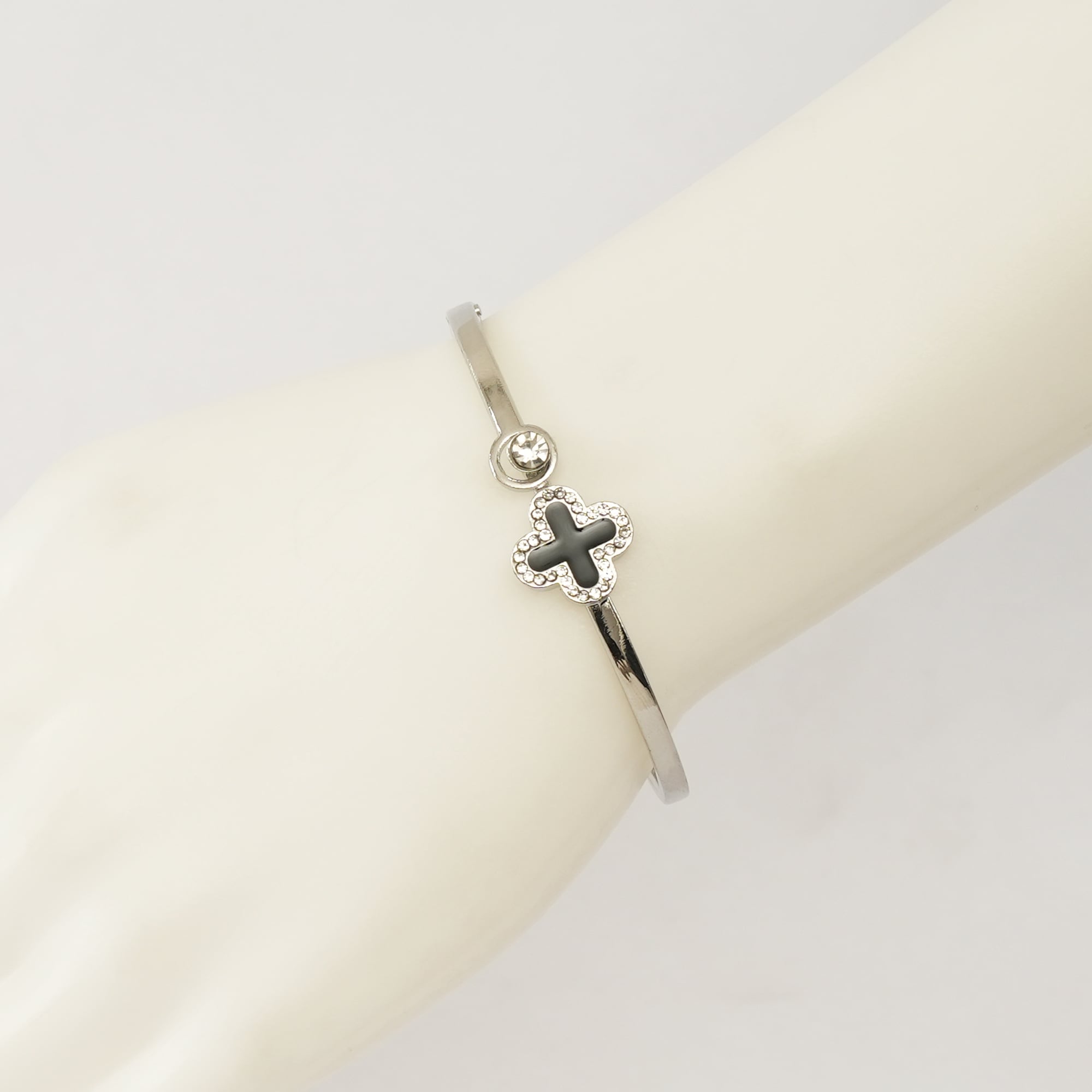 Picture of Leaf Clover Charm Opened Cuff Bangle Bracelet For Women
