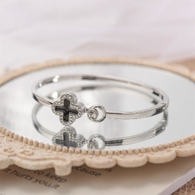 Picture of Alloy material Four-leaf clover bracelet