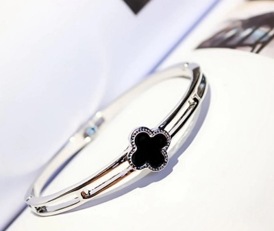 Picture of Alloy material Four-leaf clover bracelet