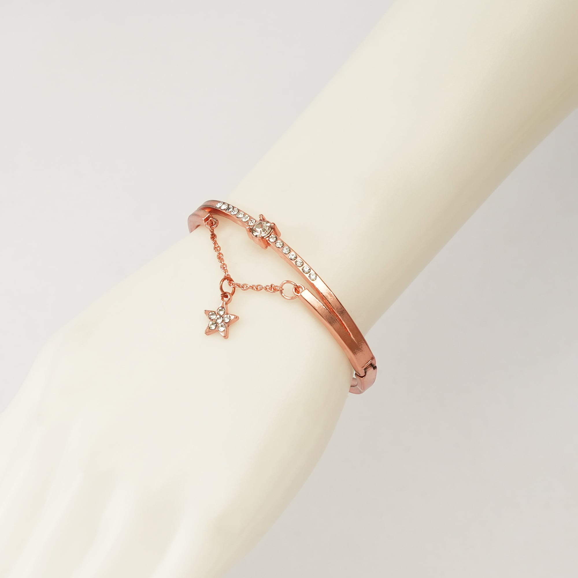 Picture of Gentle Hand Chain Creative Luxury  Alloy Metal Pentagram Rhinestone Bracelets