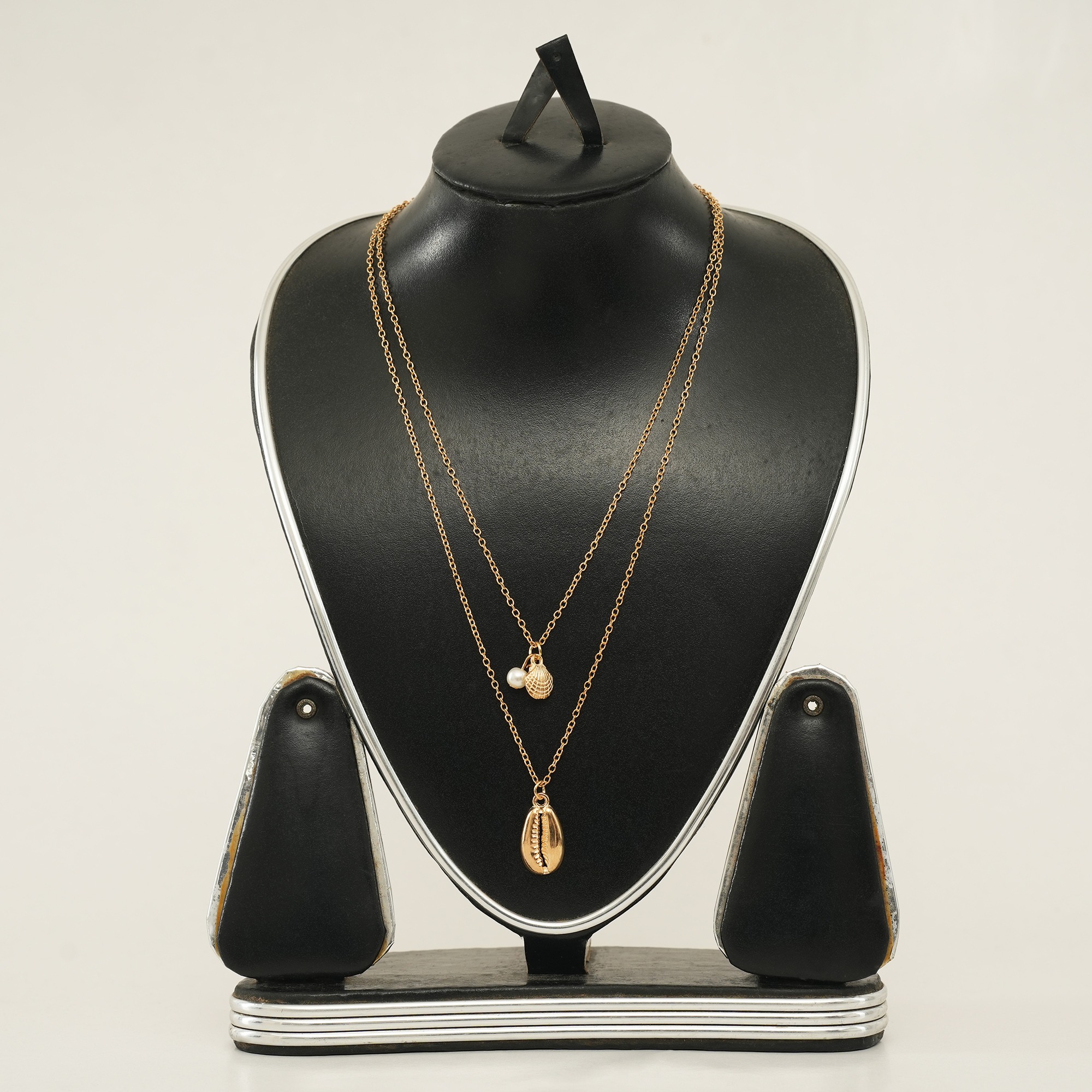 Picture of Bohemian Sea Shell Pendant Chokers Necklaces Multi Layer Cowrie Shell Choker Necklace Dainty Chain Jewelry
