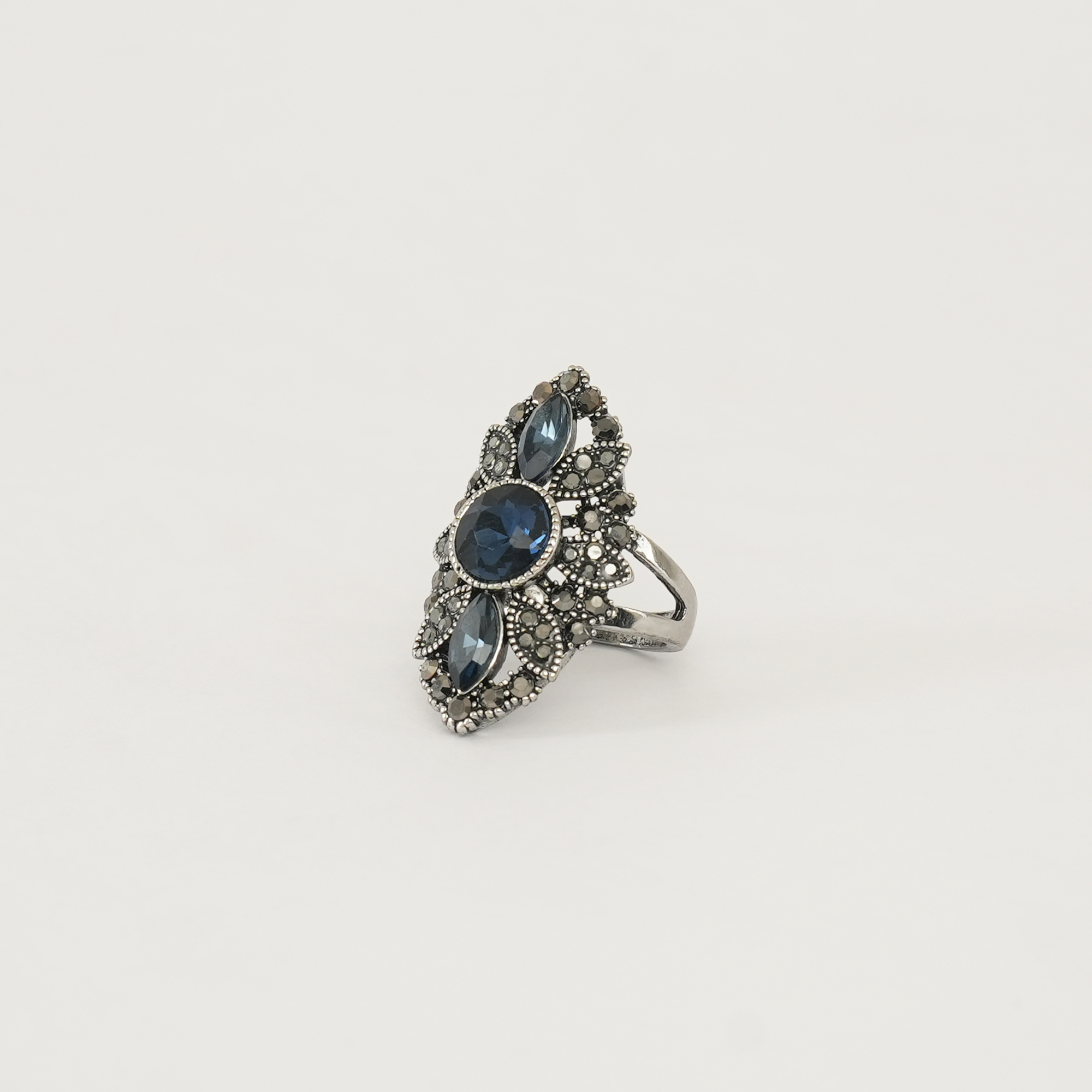 Picture of Vintage Women Fashion Jewelry Blue Rhinestone Engagement Wedding Ring Cocktail Dinner Luxury Jewelry