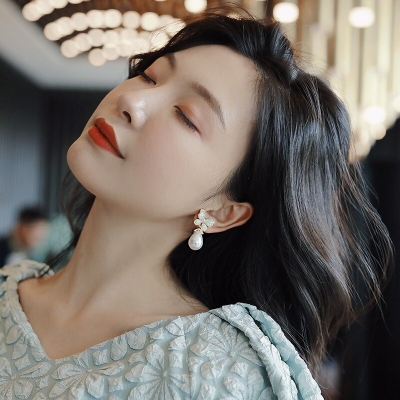 Picture of Korean version of fashion hot selling earrings simple temperament crystal butterfly pearl ear nail Earrings women