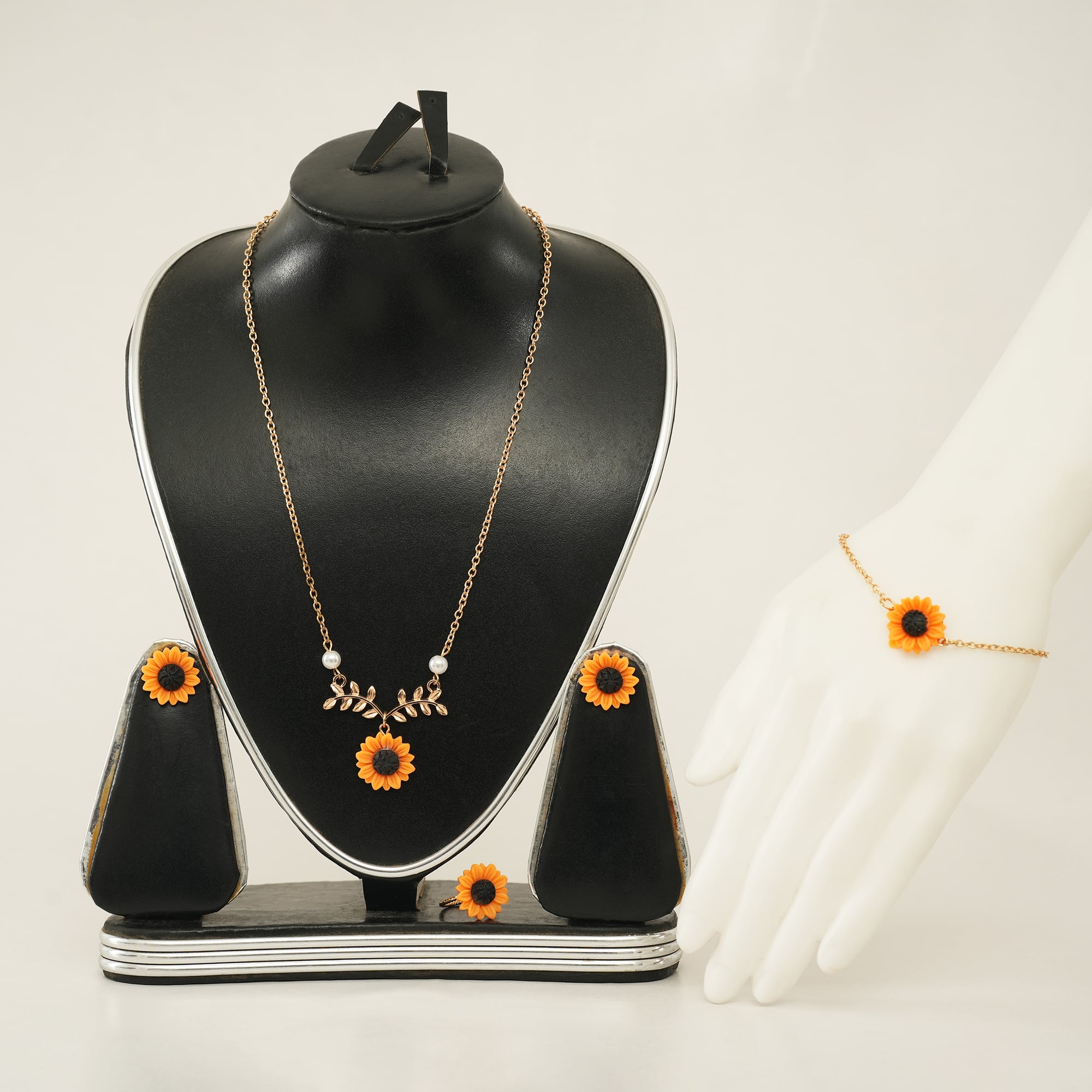 Picture of 4Pcs  Sunflower Shape Set Vivid  Leaf Decor  Necklace Ring Bracelet and Earring Jewelry Set for Girls and Women for Wedding ,Party and Different Occassions