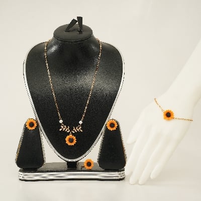 Picture of 4Pcs  Sunflower Shape Set Vivid  Leaf Decor  Necklace Ring Bracelet and Earring Jewelry Set for Girls and Women for Wedding ,Party and Different Occassions
