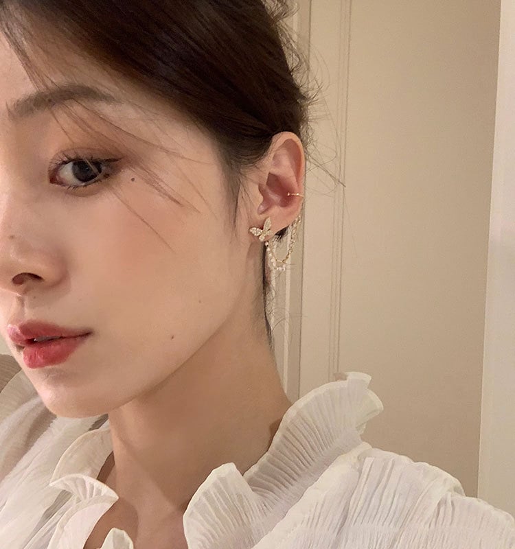 Picture of Ladies Fashion Rhinestone Butterfly Chain Earrings Punk Personality All-match Exquisite Asymmetrical Ear Clip