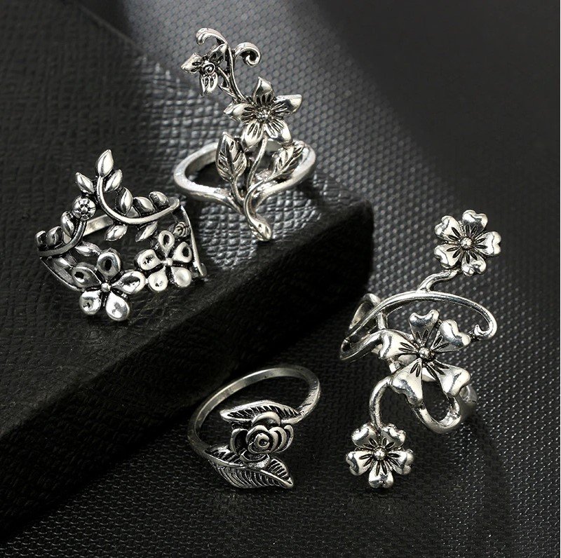 Picture of 4 set natural shape leaf finger ring set for women (Color Guaranteed)