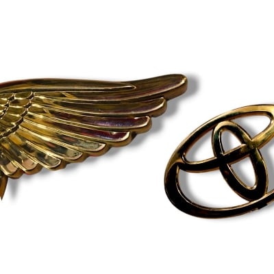 Picture of Eagle Toyota Car Front Bonnet Logo Golden