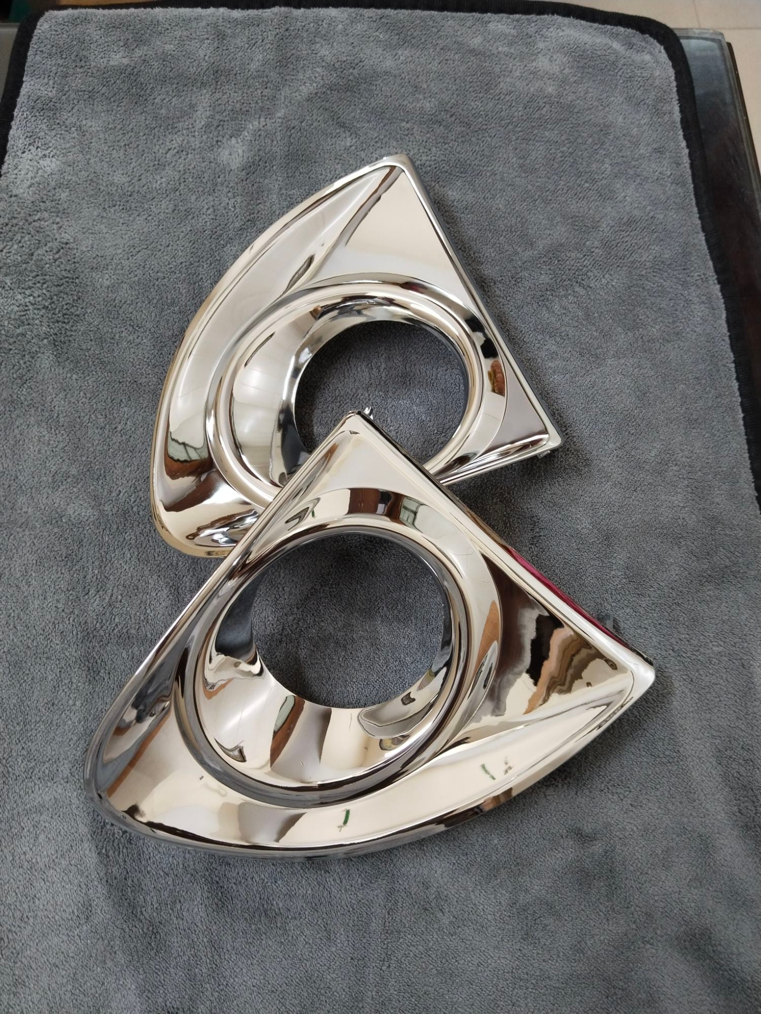 Picture of Axio 2014 Front Fog Light Casing – Carbon / Chrome Finish