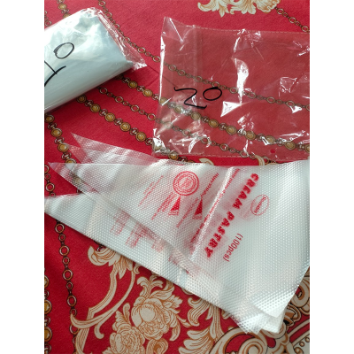 Picture of 20 Pcs Disposable Piping Bags for Cake Decorating - Strong PE Plastic Icing Bags