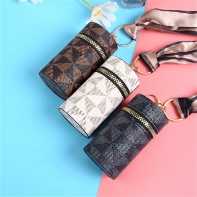 Picture of Mini Keychain Bag Can Store Earphones Lipsticks Hanging Hooks Made Of PVC Material A Gift For Girls