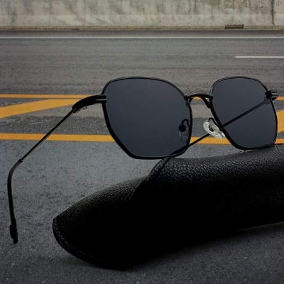 Picture of New Styles Fashionable Sunglass for man - Black