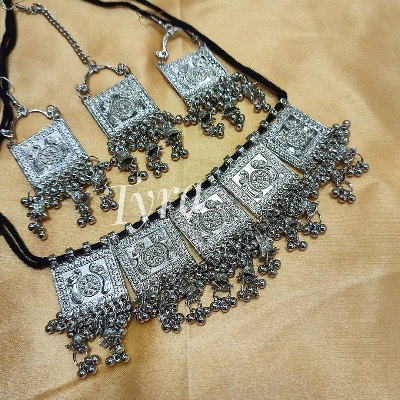 Picture of Ladies Fashion Popular Crystal Necklace Heart Love Chain Necklaces & Pendants For Women 2022 Gifts Love Drift Bottles Necklace