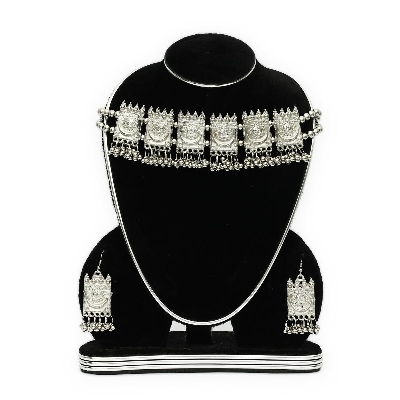 Picture of Beautiful quality fashionable necklace sets for women - Silver
