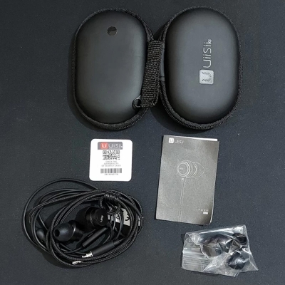 Picture of UiiSii HM13 In-Ear Dynamic Headset with Microphone With Pouch