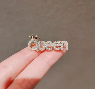 Picture of Mini queen brooch for women Gold