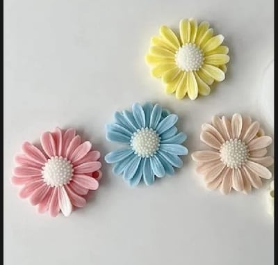 Picture of Daisy Flower  Scented Candle for home decore Multicolor