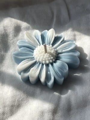 Picture of Daisy Flower  Scented Candle for home decore Multicolor