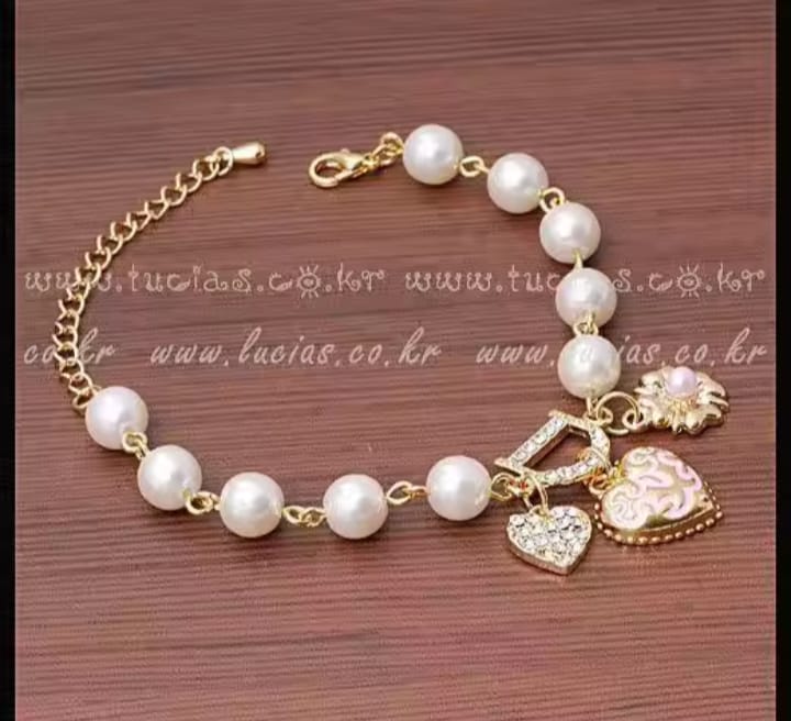 Picture of D letter heart shape pearl bracelet for women Gold