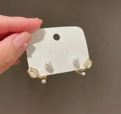 Picture of Transparent Tulip Ear ring for Women Gold