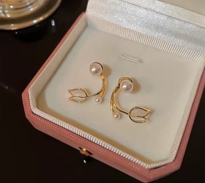 Picture of Transparent Tulip Ear ring for Women Gold