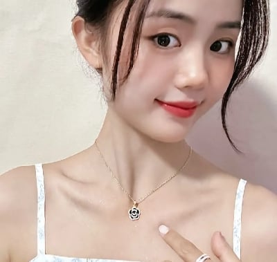 Picture of Crystal Rose Flower Necklace For Women Gold
