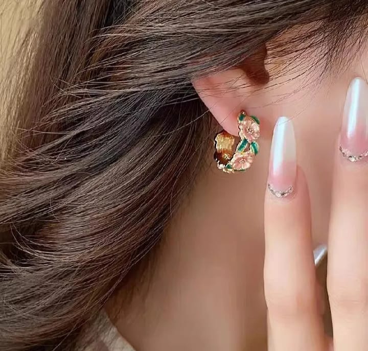 Picture of Flower C-shaped Stud Earrings For Women Gold