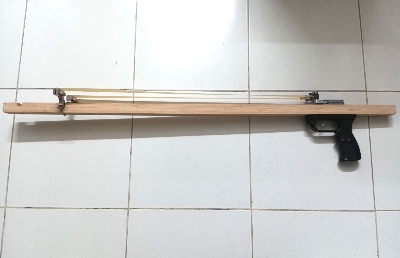 Picture of High quality Wooden Slingshott Rifle catapult for target practice with stainless steel head, resin handle grip and zinc alloy spreader sport archery (simple, carriable, powerful and smart model) (Wooden Full Set)