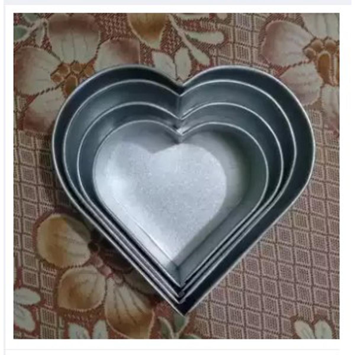 Picture of Heart Cake Pan Set - 4 Pieces -Silver