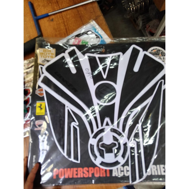 Picture of Full Tank Pad Set For Suzuki Monotone, Gixxer, Sf (New Version) Pure Black And Attractive - Neon Pink