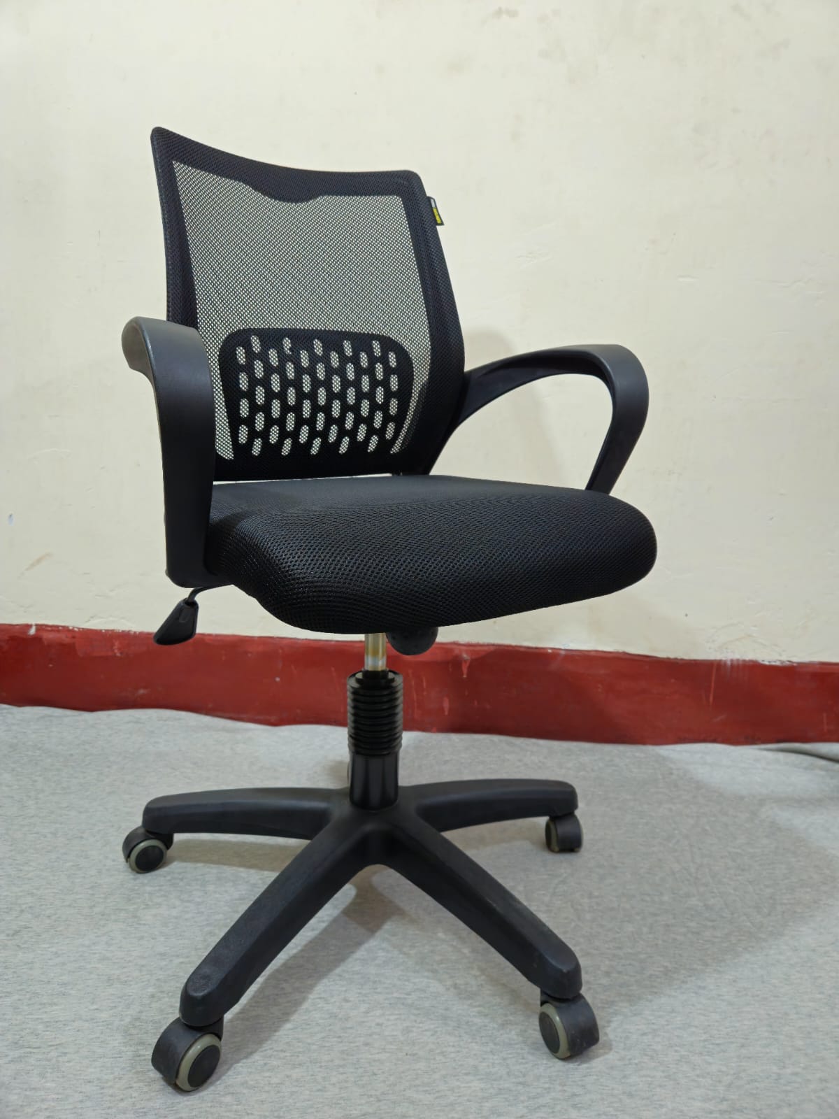 Picture of Furniture Finds Executive Chair FF-EC-001p (Chaina Mesh 2) Smart Office Executive Chair (Plastic Base) - Black