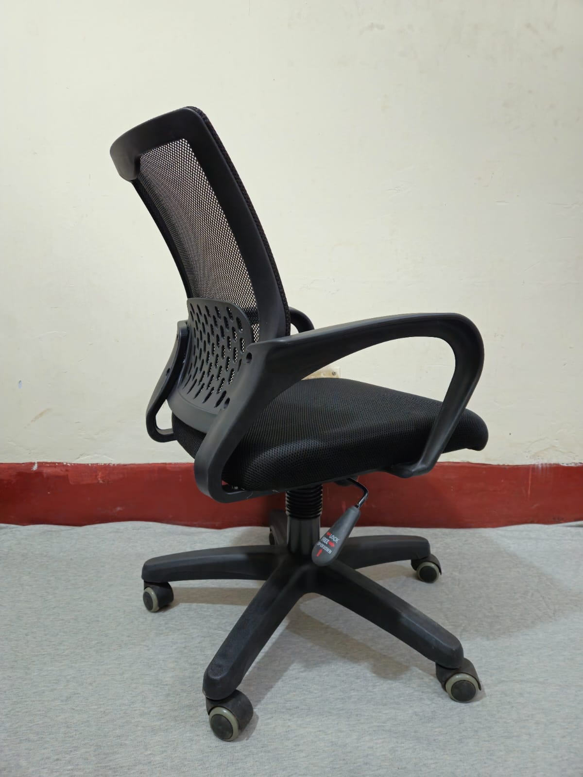 Picture of Furniture Finds Executive Chair FF-EC-001p (Chaina Mesh 2) Smart Office Executive Chair (Plastic Base) - Black