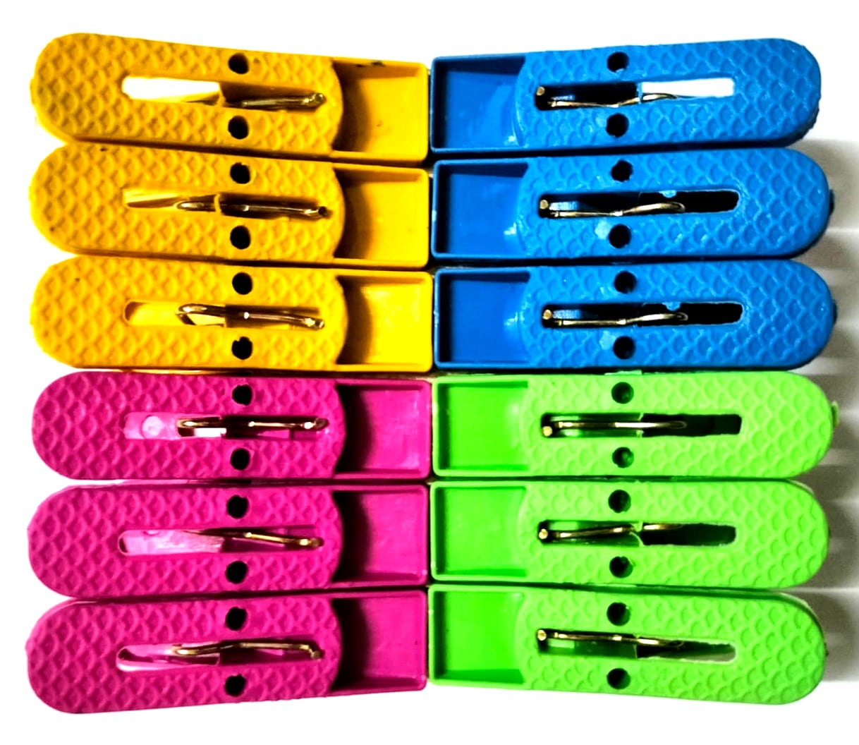 Picture of Multicolor Colorful Plastic Cloth Clip (12 pieces) (Multicolor)
