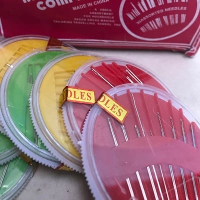 Picture of Needle Compact | 20 Pcs Per Pack (Multicolor)