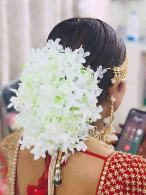 Picture of Artificial Hair Flower For Woman Gajra Fower White White 