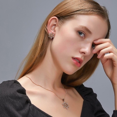 Picture of Elegant Jewelry Set for Women, Full Micro-studded Diamonds, Pendant Necklace, Small Earrings, Snowflake, Simple Jewelry Gold 