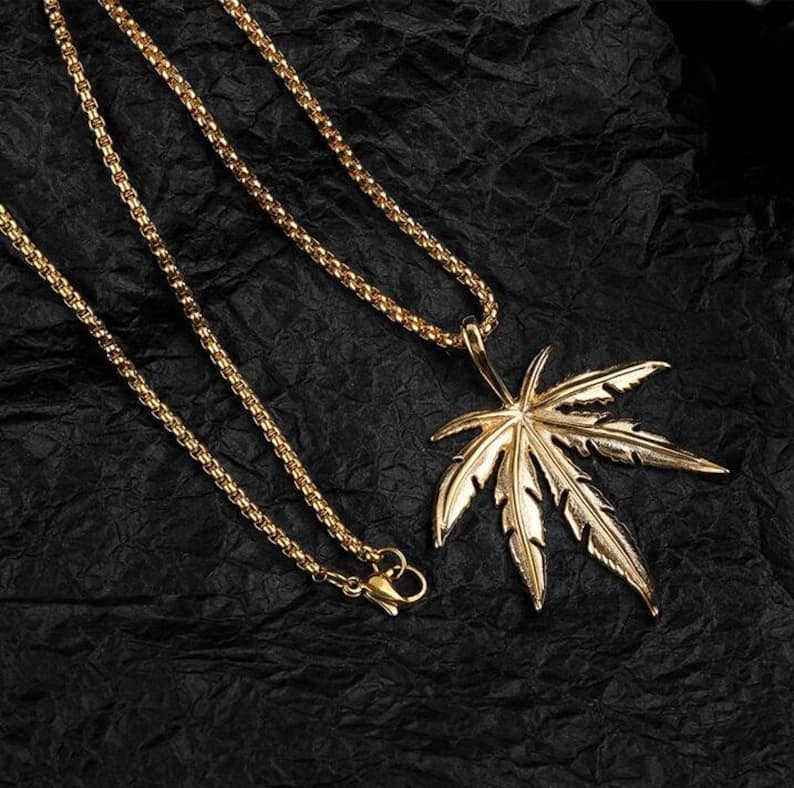 Picture of Premium Quality - Men's Design Matte Necklace For Man Maple Leaf Choker Pendant Men Necklace - Couture - High-end - Elite Expression Gold 
