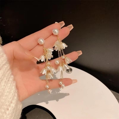 Picture of Korean Elegant Cute Rhinestone Butterfly Stud Earrings For Women Girls Fashion Metal Chain Boucle D'oreille Jewelry Gifts White 
