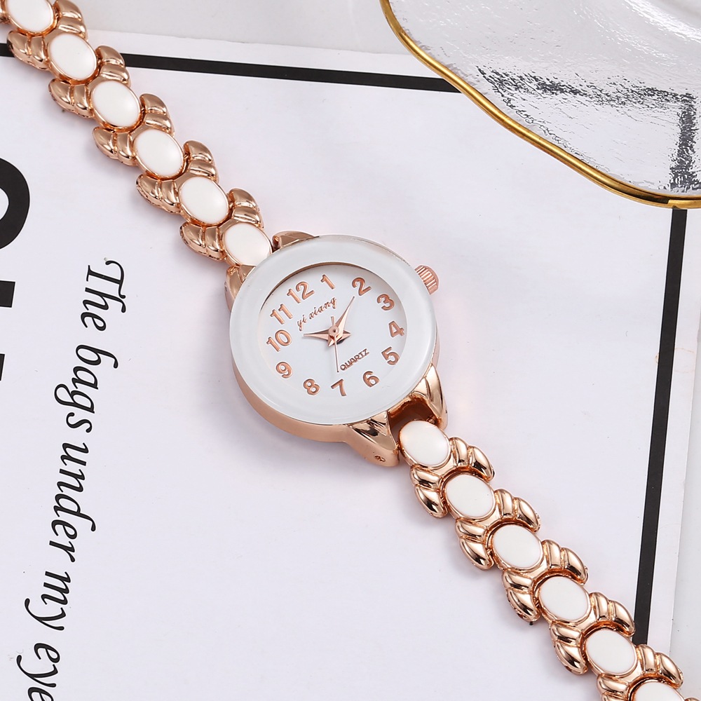 Picture of Luxury Fashion Watch Casual Watch For Women  