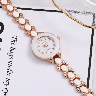 Picture of Luxury Fashion Watch Casual Watch For Women  