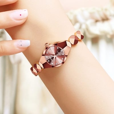 Picture of Luxury Fashion Imported Wuartz Movement Ladies Wristwatch For Women  