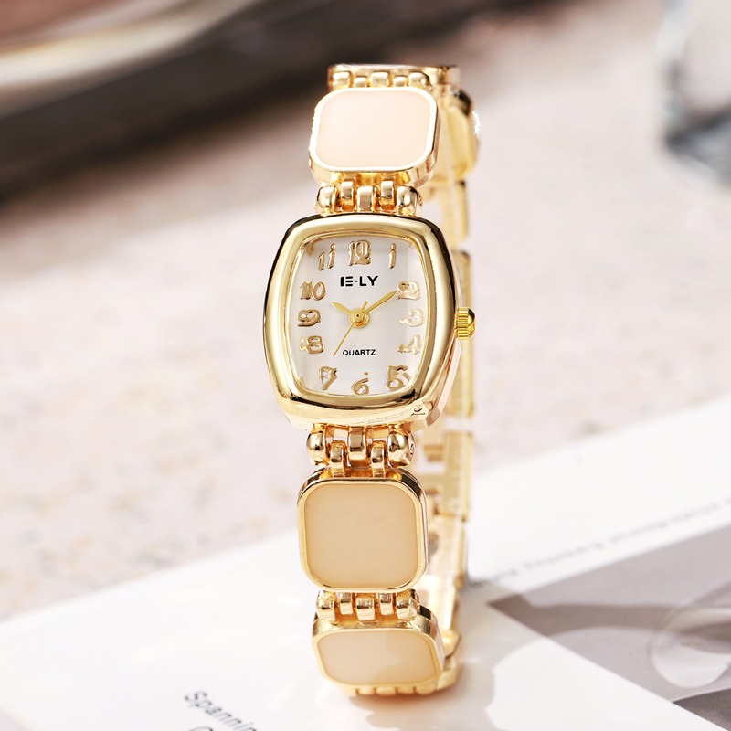 Picture of Luxury Fashion Watch Casual Watch For Women  