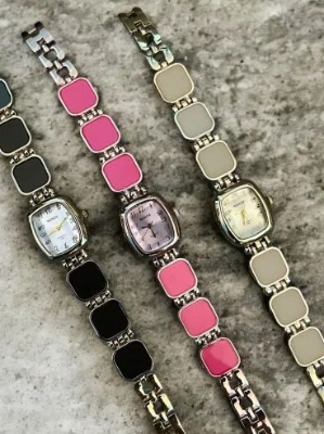 Picture of Ladies Korean Fashion  Rhinestone Wristwatch  